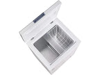 interior congelador horizontal Hisense 95 L con cesta